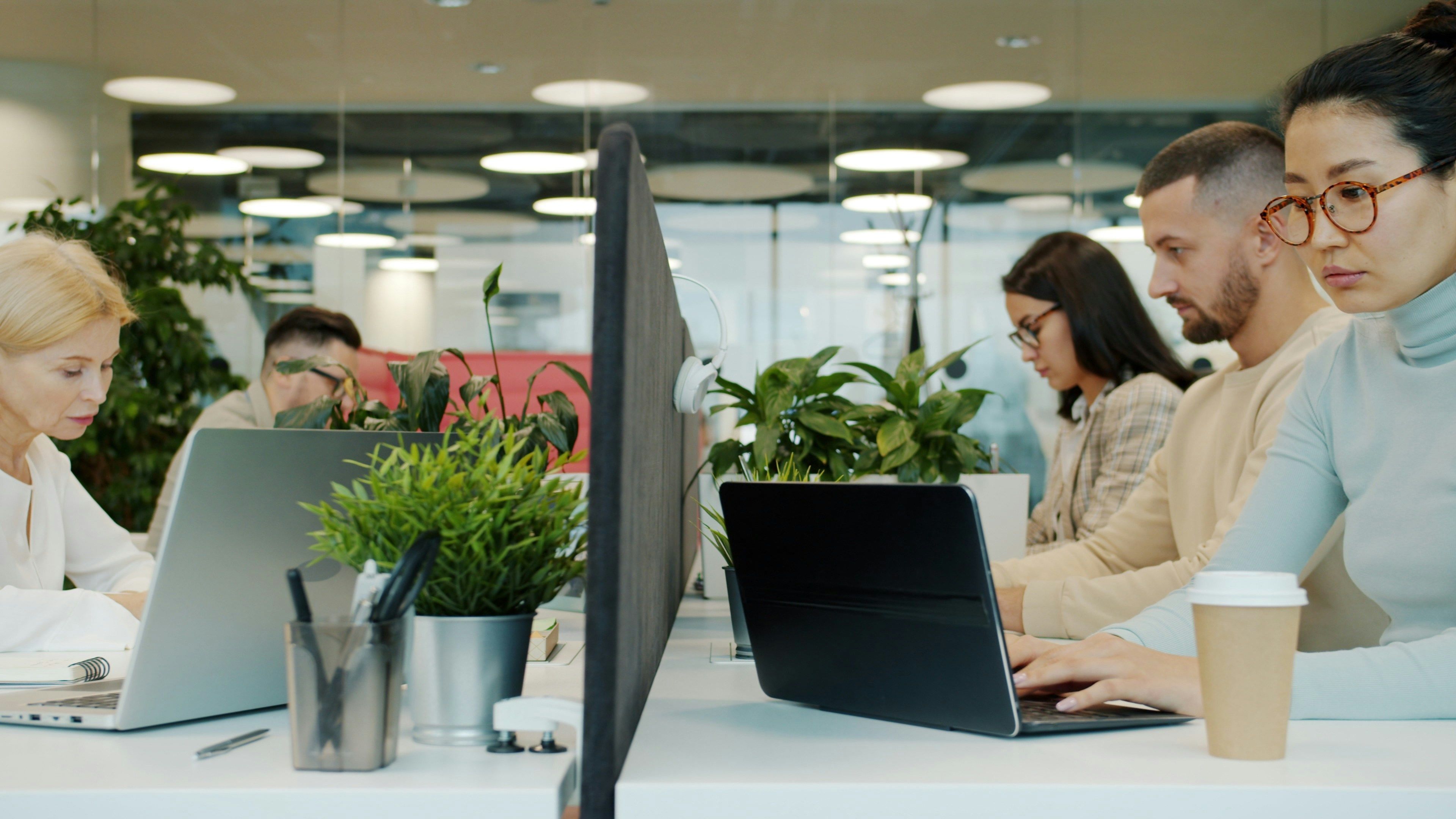 2026 Global Work Model Analysis: Hybrid Dominates as Remote Work Stabilizes